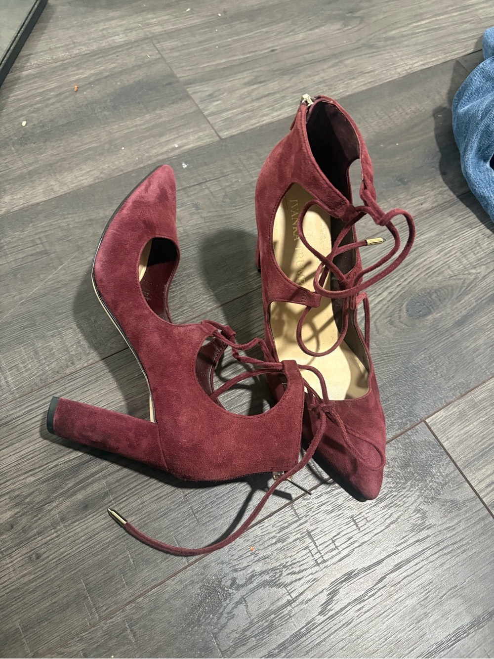 Women's Lace-Up Pointed Toe Block Heel Pumps - Burgundy